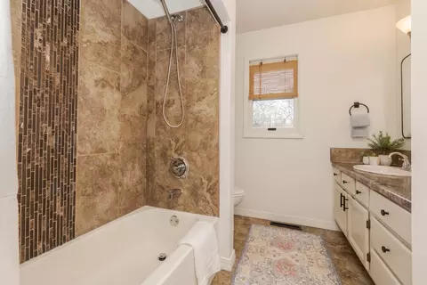 Bath - 1810 Hoover Dr, Normal, IL 61761 photo 1 of 5