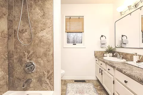 Bath - 1810 Hoover Dr, Normal, IL 61761 photo 2 of 5