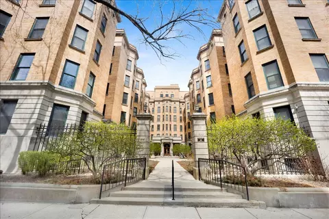 550 W Surf St #002, Chicago, IL 60657