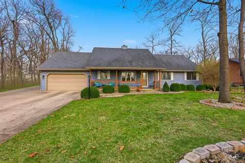 2853 Forsythia Ln, Saint Anne, IL 60964