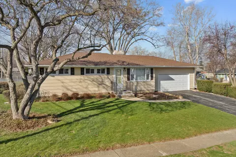 810 Revere Rd, South Elgin, IL 60177