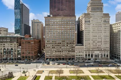 330 S Michigan Ave #1707, Chicago, IL 60604
