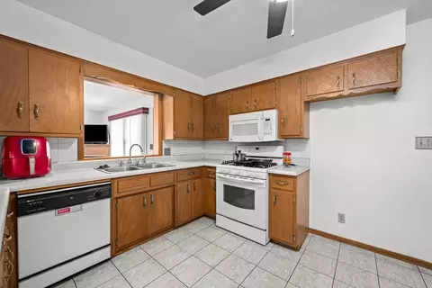 Kitchen - 1003 14th Ave B, Orion, IL 61273 photo 2 of 4