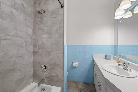 Bath - 1003 14th Ave B, Orion, IL 61273 photo 2 of 3