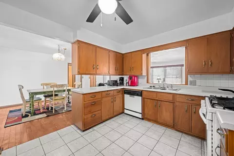 Kitchen - 1003 14th Ave B, Orion, IL 61273 photo 4 of 4