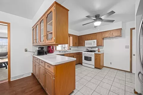 Kitchen - 1003 14th Ave B, Orion, IL 61273 photo 1 of 4