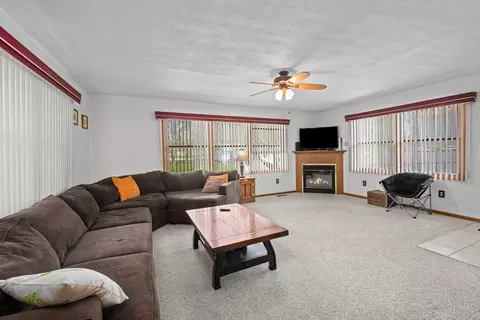Living - 1003 14th Ave B, Orion, IL 61273 photo 4 of 6