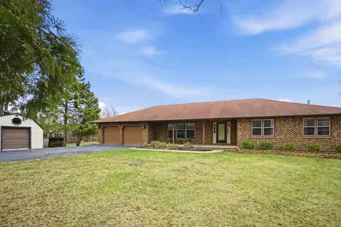 38679 N Pine Grove Ave, Wadsworth, IL 60083
