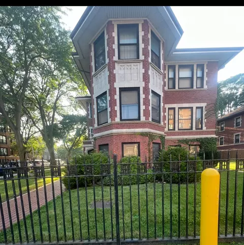 6758 S Jeffery Blvd, Chicago, IL 60649