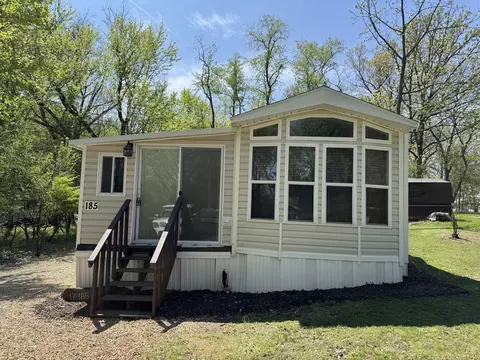 17-185 Woodhaven Lks, Sublette, IL 61367