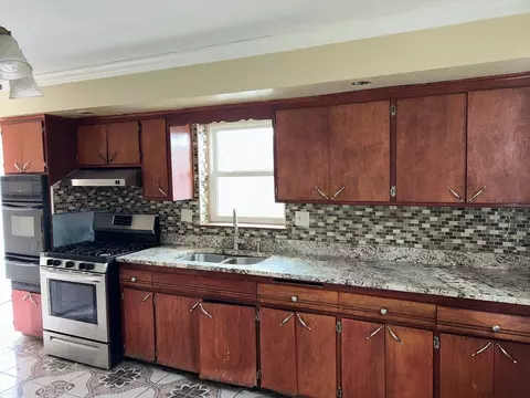 Kitchen - 15210 Evers St, Dolton, IL 60419 photo 3 of 3