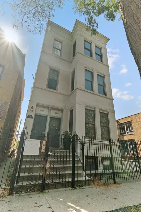 1849 W Superior St #1, Chicago, IL 60622