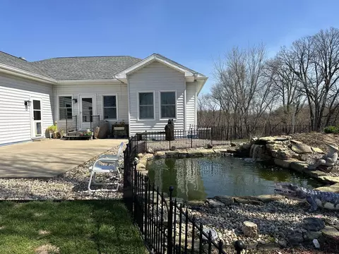 18760 Hillside Rd, Morrison, IL 61270