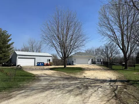 Exterior - 18760 Hillside Rd, Morrison, IL 61270 photo 8 of 12