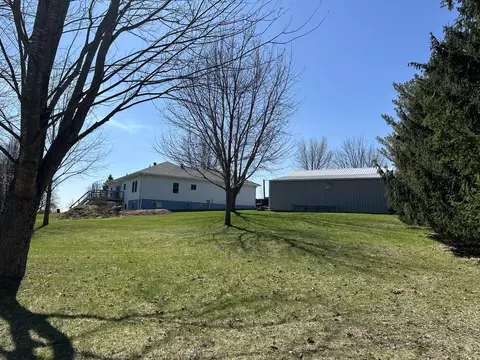 Exterior - 18760 Hillside Rd, Morrison, IL 61270 photo 12 of 12