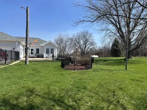 Exterior - 18760 Hillside Rd, Morrison, IL 61270 photo 2 of 12