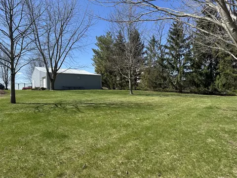 Exterior - 18760 Hillside Rd, Morrison, IL 61270 photo 11 of 12