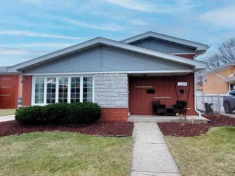 10824 Laporte Ave, Oak Lawn, IL 60453