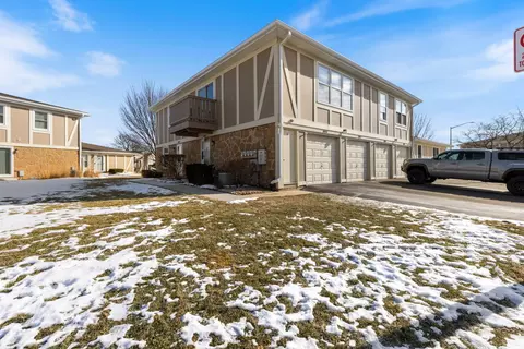 1055 Hampton Harbor Hbr #1055, Schaumburg, IL 60193