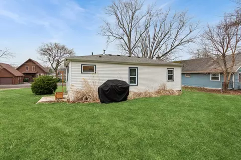 Exterior - 2016 Sunnyside Beach Dr, Johnsburg, IL 60051 photo 2 of 3