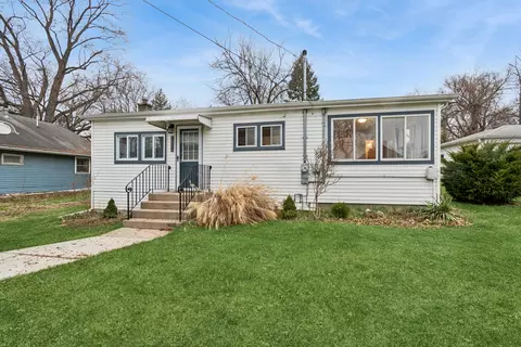 2016 Sunnyside Beach Dr, Johnsburg, IL 60051