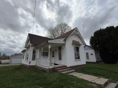 112 E Main St, Oakland, IL 61943
