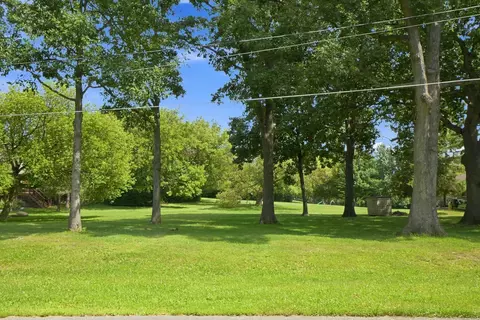 38705 N Pine Grove Ave, Wadsworth, IL 60083