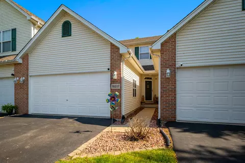 16017 W Iroquois Dr, Lockport, IL 60441