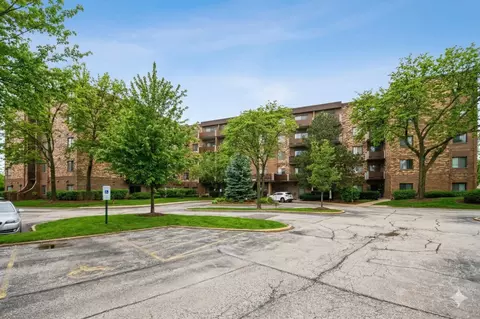 700 Wellington Ave #504, Elk Grove Village, IL 60007