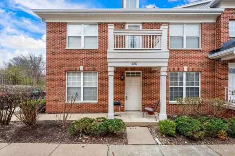 430 Commons Cir #430, Clarendon Hills, IL 60514