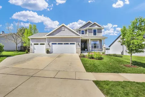 1403 Golden Rod Dr, Mahomet, IL 61853