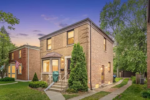 9932 S Maplewood Ave S, Chicago, IL 60655