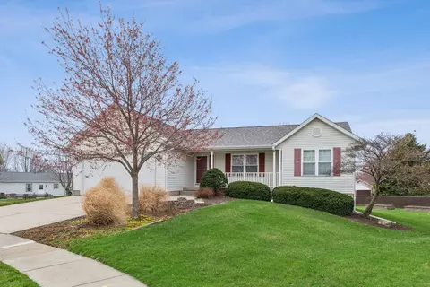 421 Lee Ct, Dewitt, IA 52742