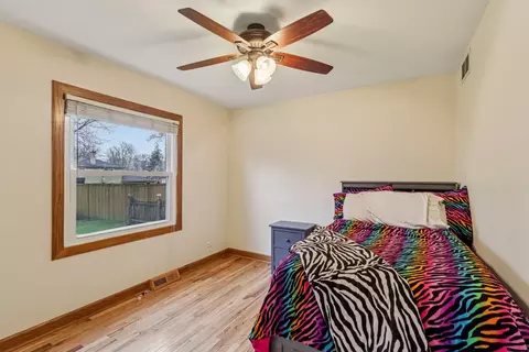 Bedroom - 902 Arbor Ct, Wheaton, IL 60189 photo 2 of 7