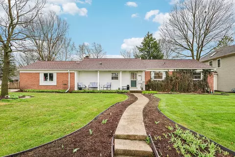 902 Arbor Ct, Wheaton, IL 60189