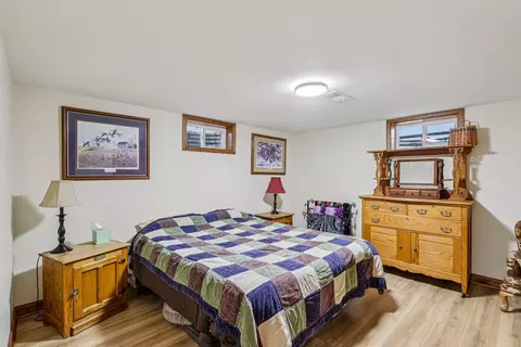 Bedroom - 902 Arbor Ct, Wheaton, IL 60189 photo 6 of 7