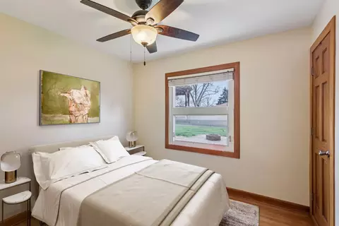 Bedroom - 902 Arbor Ct, Wheaton, IL 60189 photo 4 of 7