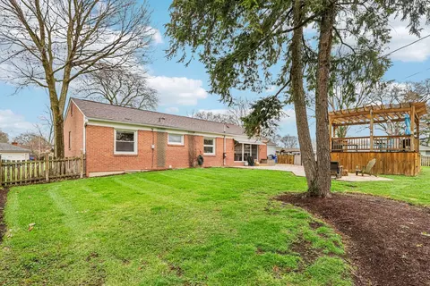 Exterior - 902 Arbor Ct, Wheaton, IL 60189 photo 7 of 9