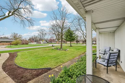 Exterior - 902 Arbor Ct, Wheaton, IL 60189 photo 3 of 9