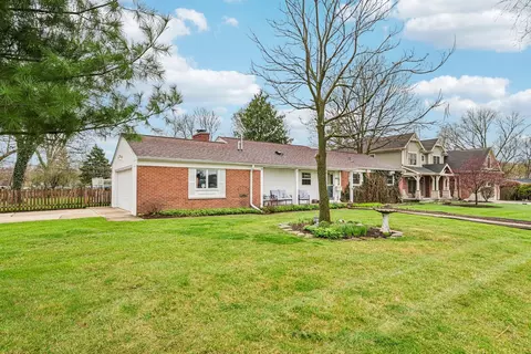 Exterior - 902 Arbor Ct, Wheaton, IL 60189 photo 2 of 9
