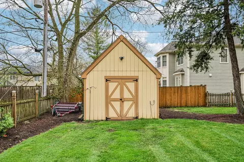 Exterior - 902 Arbor Ct, Wheaton, IL 60189 photo 6 of 9