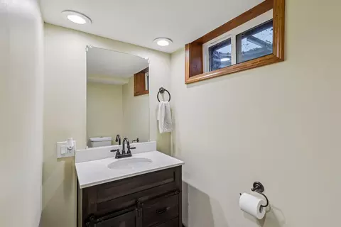 Bath - 902 Arbor Ct, Wheaton, IL 60189 photo 5 of 5