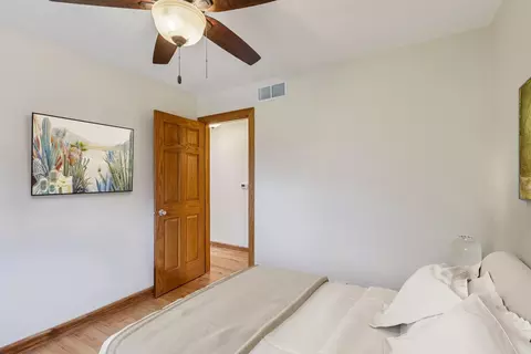 Bedroom - 902 Arbor Ct, Wheaton, IL 60189 photo 5 of 7