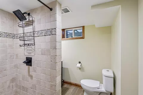 Bath - 902 Arbor Ct, Wheaton, IL 60189 photo 4 of 5