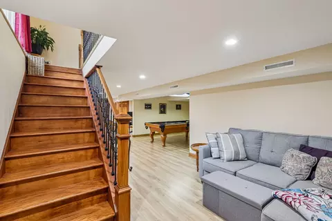 Entry Way - 902 Arbor Ct, Wheaton, IL 60189 photo 1 of 2