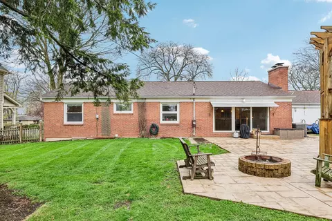 Exterior - 902 Arbor Ct, Wheaton, IL 60189 photo 8 of 9