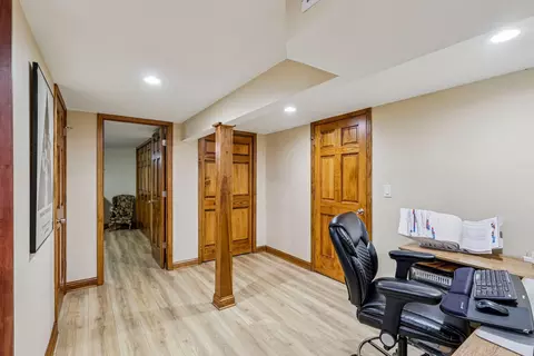 Entry Way - 902 Arbor Ct, Wheaton, IL 60189 photo 2 of 2