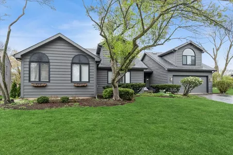 1923 Hillside Ln, Lisle, IL 60532