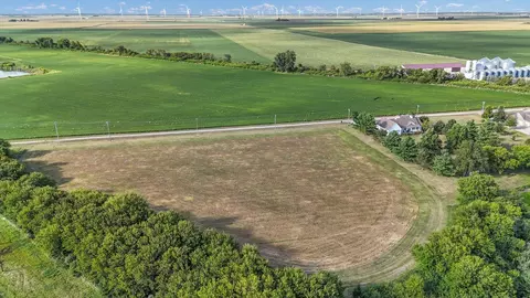 11 Moss Dr, Farmer City, IL 61842