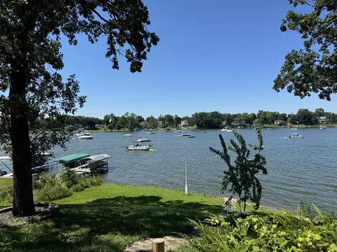 2813 Regner Rd, Mchenry, IL 60051 photo 3